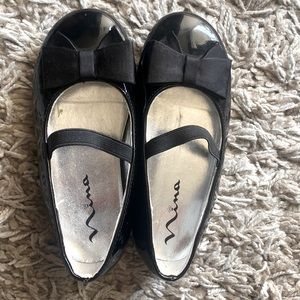 Nina black little girl shoes. Size 9.
